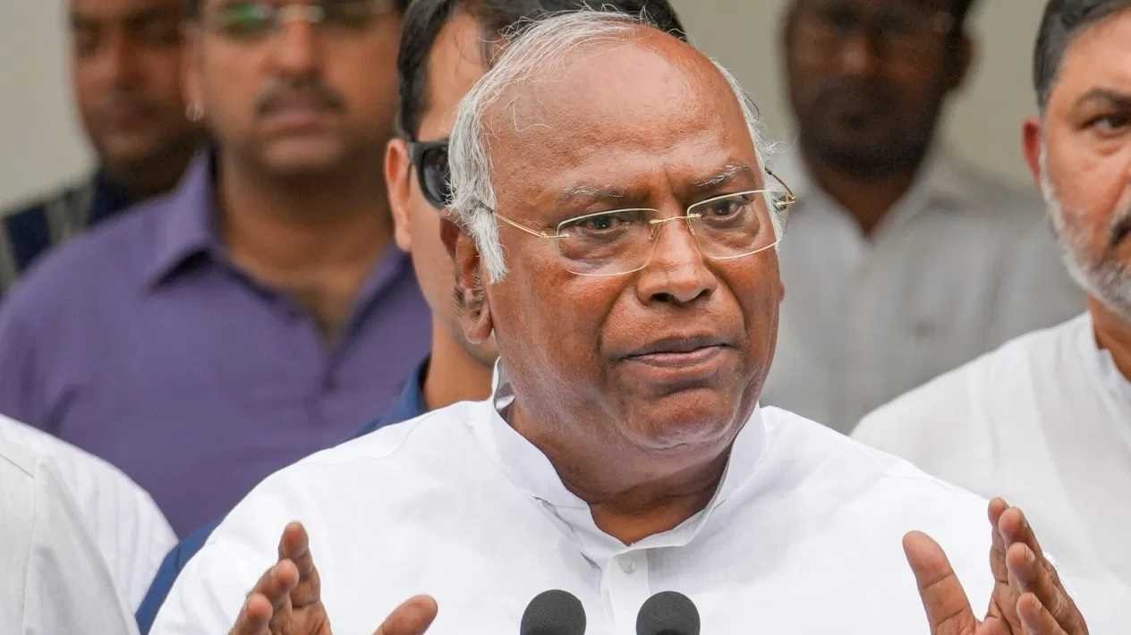 आप खुद क्यों ट्रेनिंग नहीं लेते, मंत्री सदन में समय से नहीं आते: खड़गे